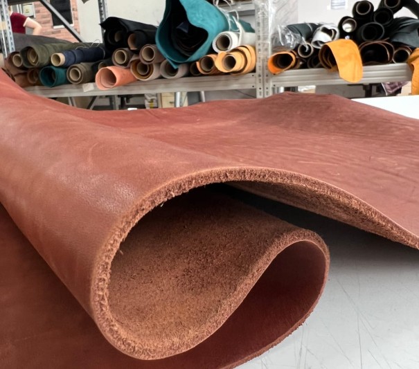 Чепрак (Коричневый), без финиша, 4.0 + мм, средний размер 180-200 дм²