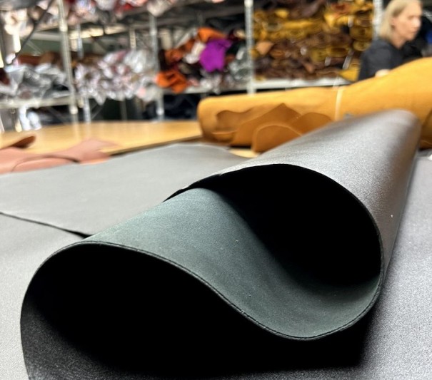 Десерт (Черный, матовый), с финишем, 1.6-2.0 мм, средний размер 180-200 дм²