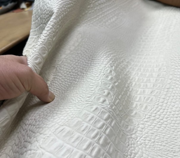 Кайман (Бежевый), без финиша, 1.2-1.6 мм, средний размер 160-180 дм²