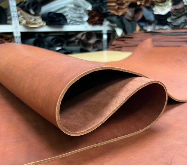 Краст Ременной Коричневый, без финиша, 3,5+ мм, средний размер 180-200 дм²	